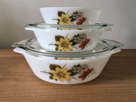 dating pyrex dishes
